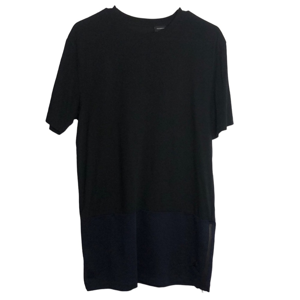 JORDAN black short sleeve tee shirt size Medium with navy blue mesh bottom